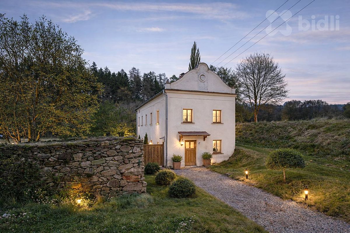 Prodej rodinného domu 950 m², pozemek 24944 m² – fotografie 2