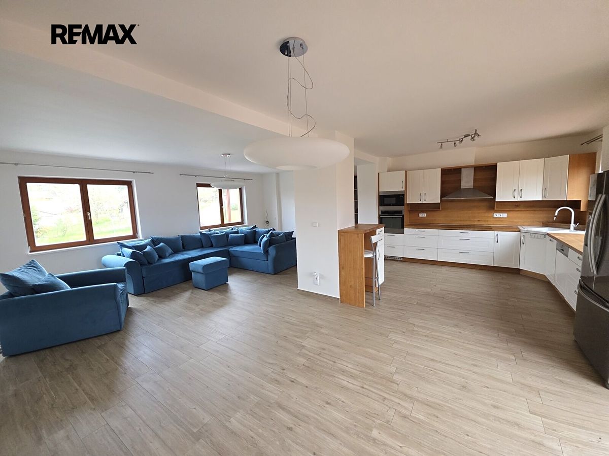 Prodej rodinného domu 309 m², pozemek 786 m² – fotografie 3