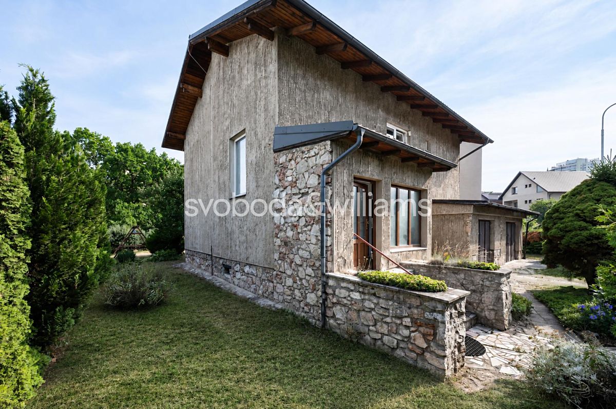 Prodej rodinného domu 246 m², pozemek 681 m²