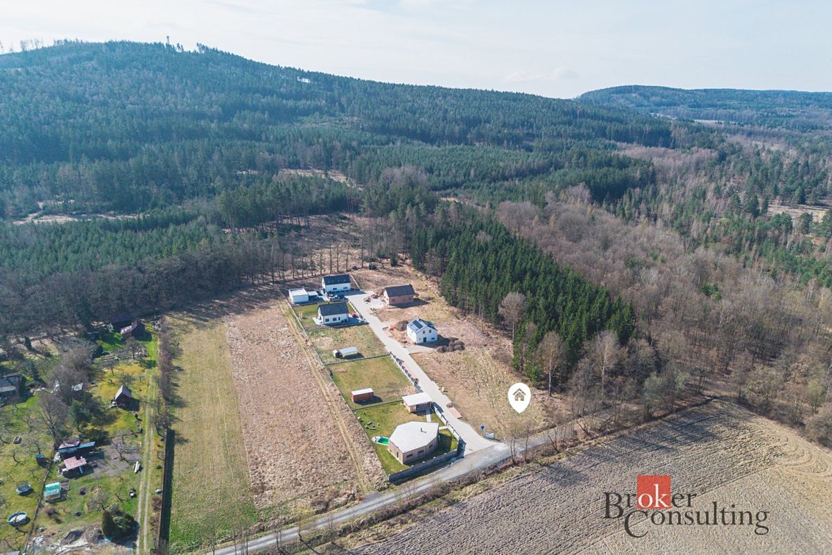 Prodej stavebního pozemku 929 m² – fotografie 2