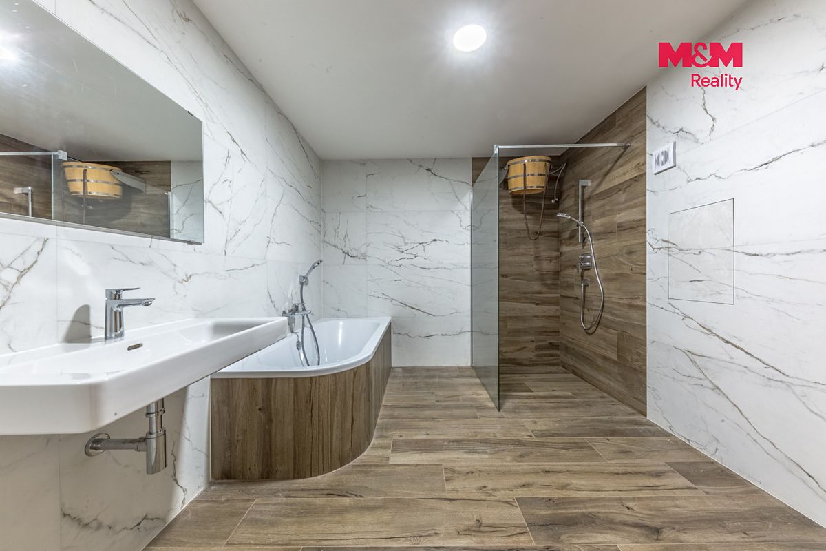 Prodej rodinného domu 450 m², pozemek 400 m² – fotografie 5