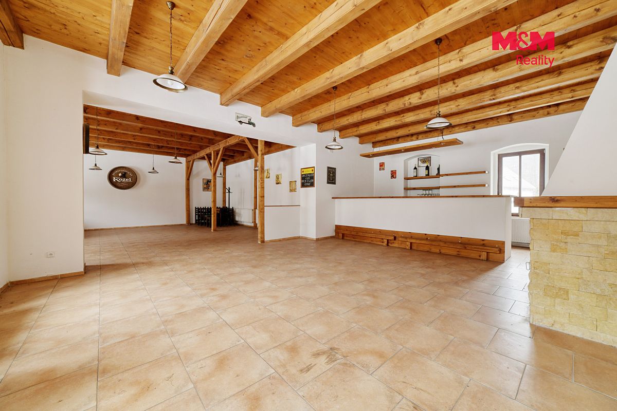Prodej rodinného domu 500 m², pozemek 857 m² – fotografie 4