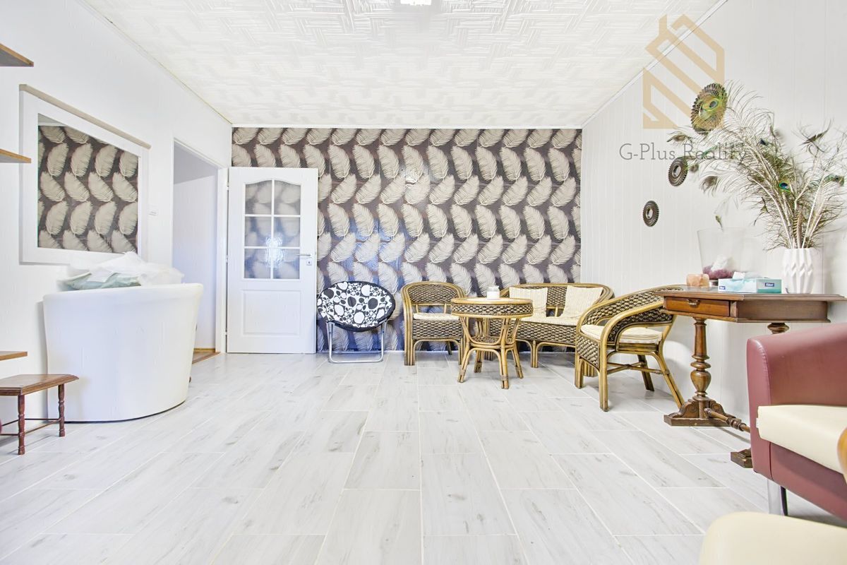 Prodej rodinného domu 244 m², pozemek 1483 m² – fotografie 2