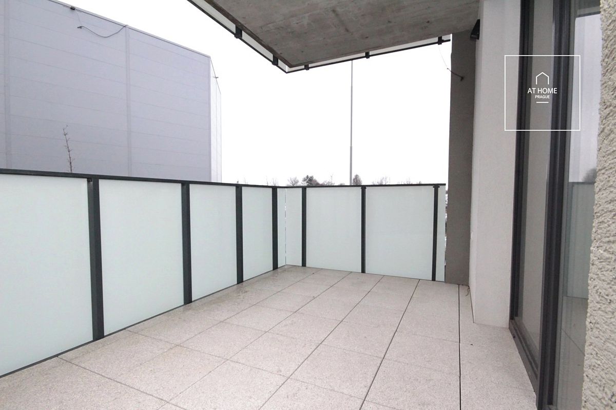 Pronájem bytu 2+kk 56 m² – fotografie 3