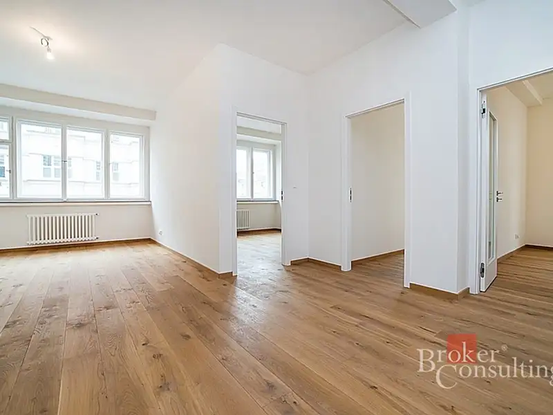 Pronájem kanceláře 110 m², Praha – náhled fotky 2