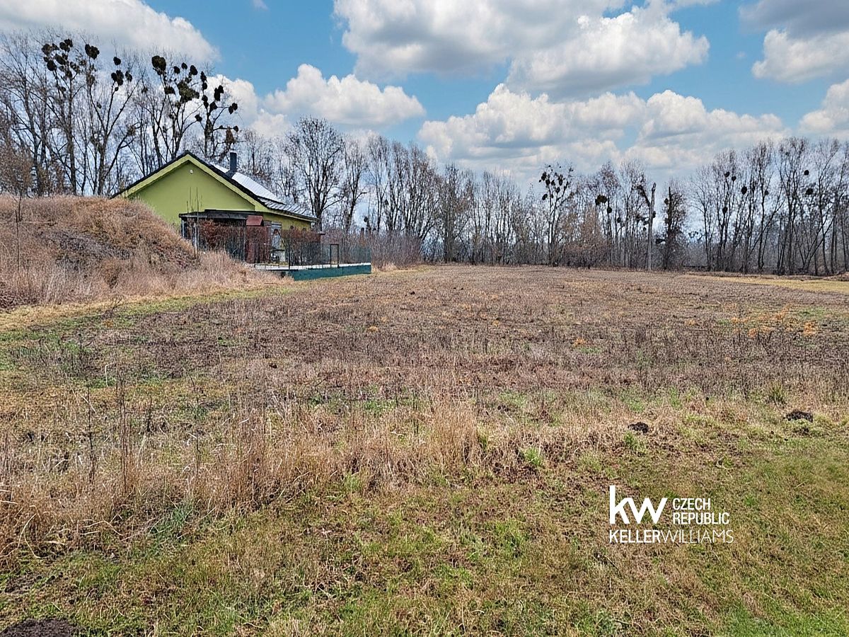 Prodej stavebního pozemku 2733 m² – fotografie 2