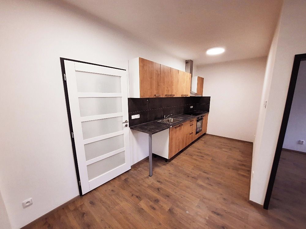 Pronájem bytu 2+kk 45 m² – fotografie 2