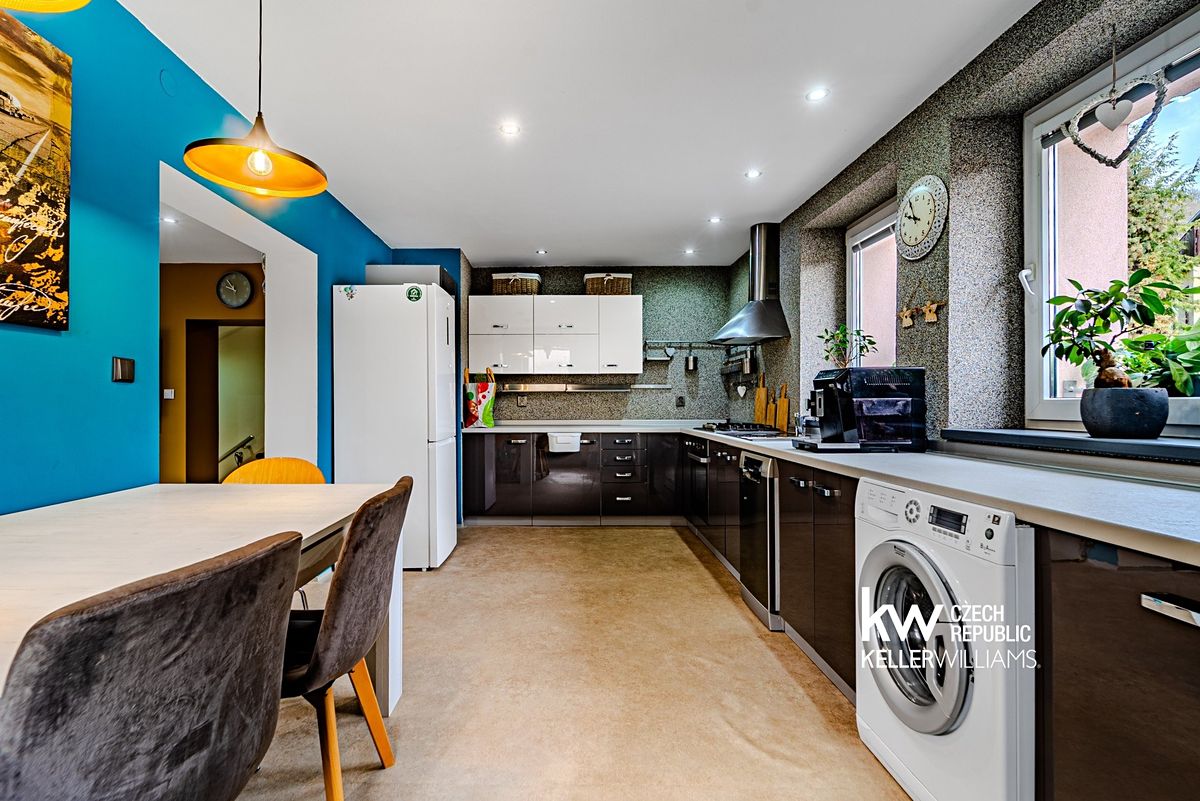 Prodej rodinného domu 186 m², pozemek 271 m² – fotografie 3