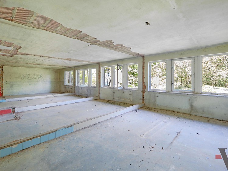 Prodej komerčního prostoru, 2 443 m² (28 z 34)