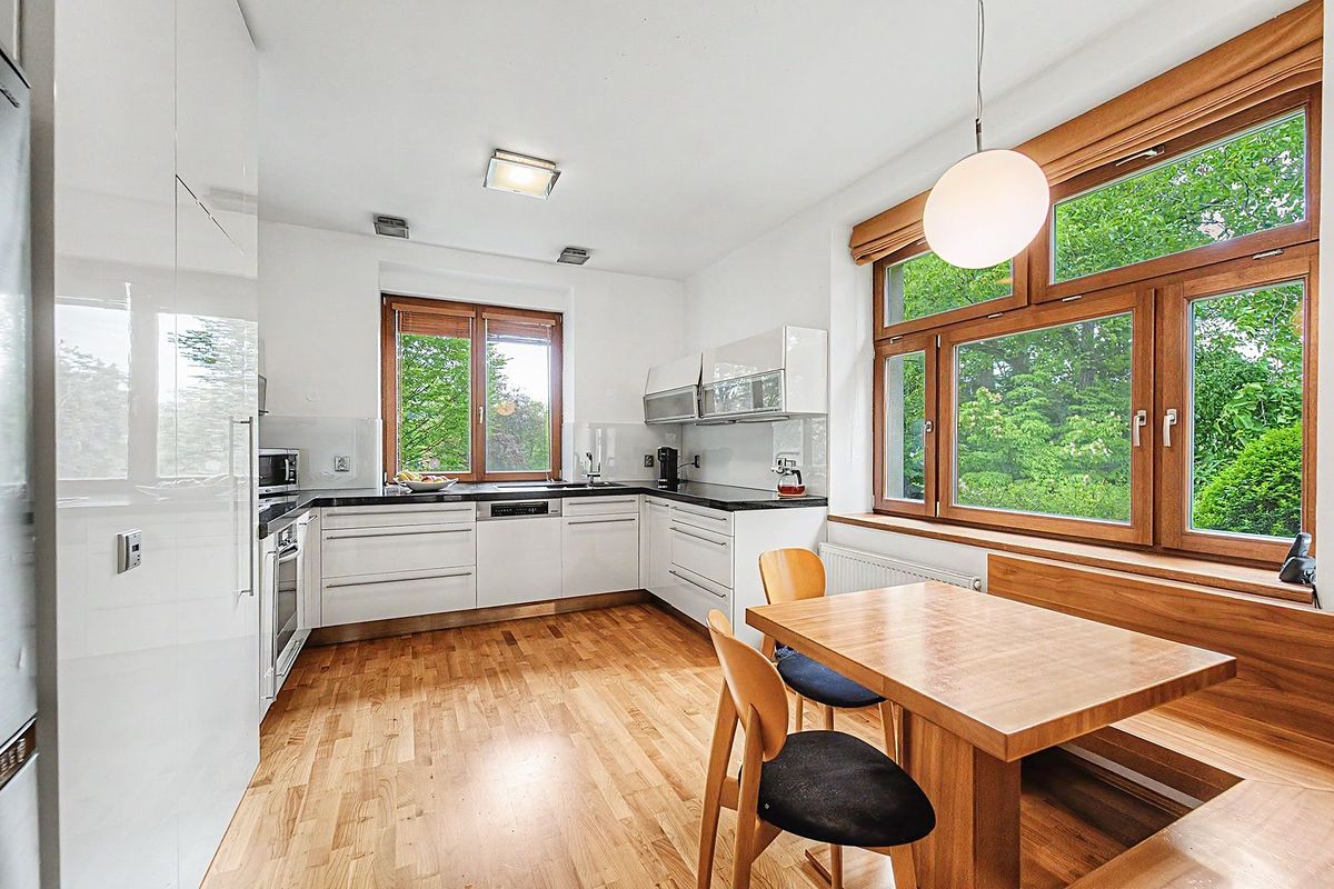 Prodej vily 375 m², pozemek 811 m² – fotografie 4