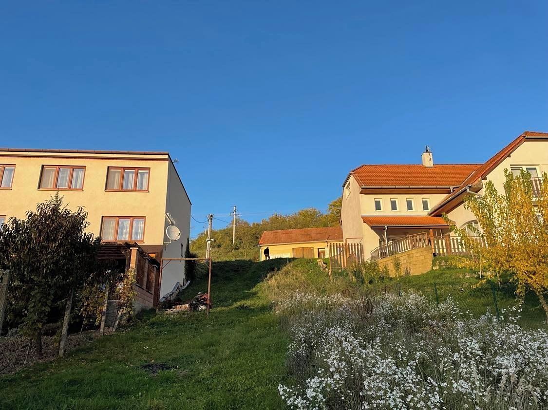 Prodej stavebního pozemku 536 m² – fotografie 2