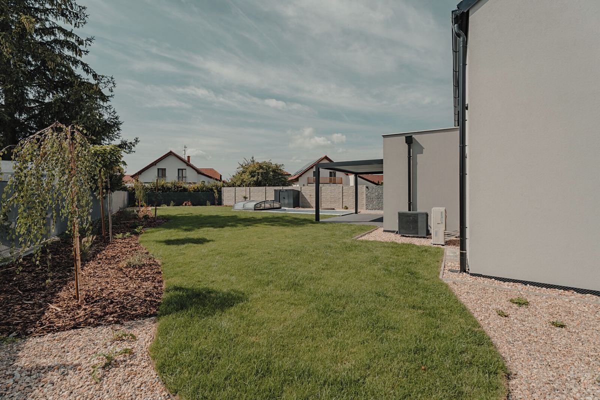 Prodej rodinného domu 168 m², pozemek 689 m² – fotografie 3