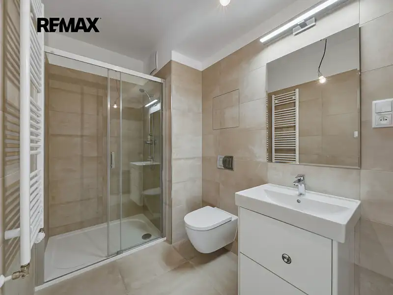 Prodej bytu 1+kk 37 m², Praha – náhled fotky 2