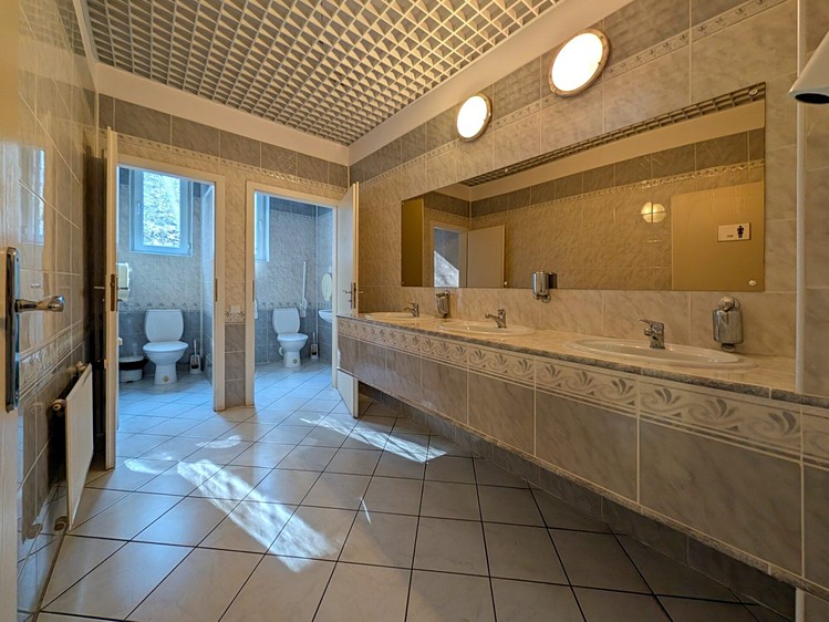 Комерційне приміщення на продаж, 1 500 м² (15 з 39)