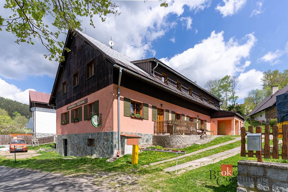 Prodej rodinného domu 620 m², pozemek 1366 m²