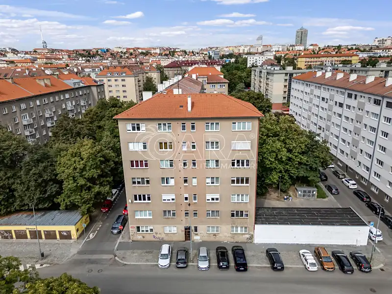 Prodej bytu 4+1 86 m², Praha – náhled fotky 1