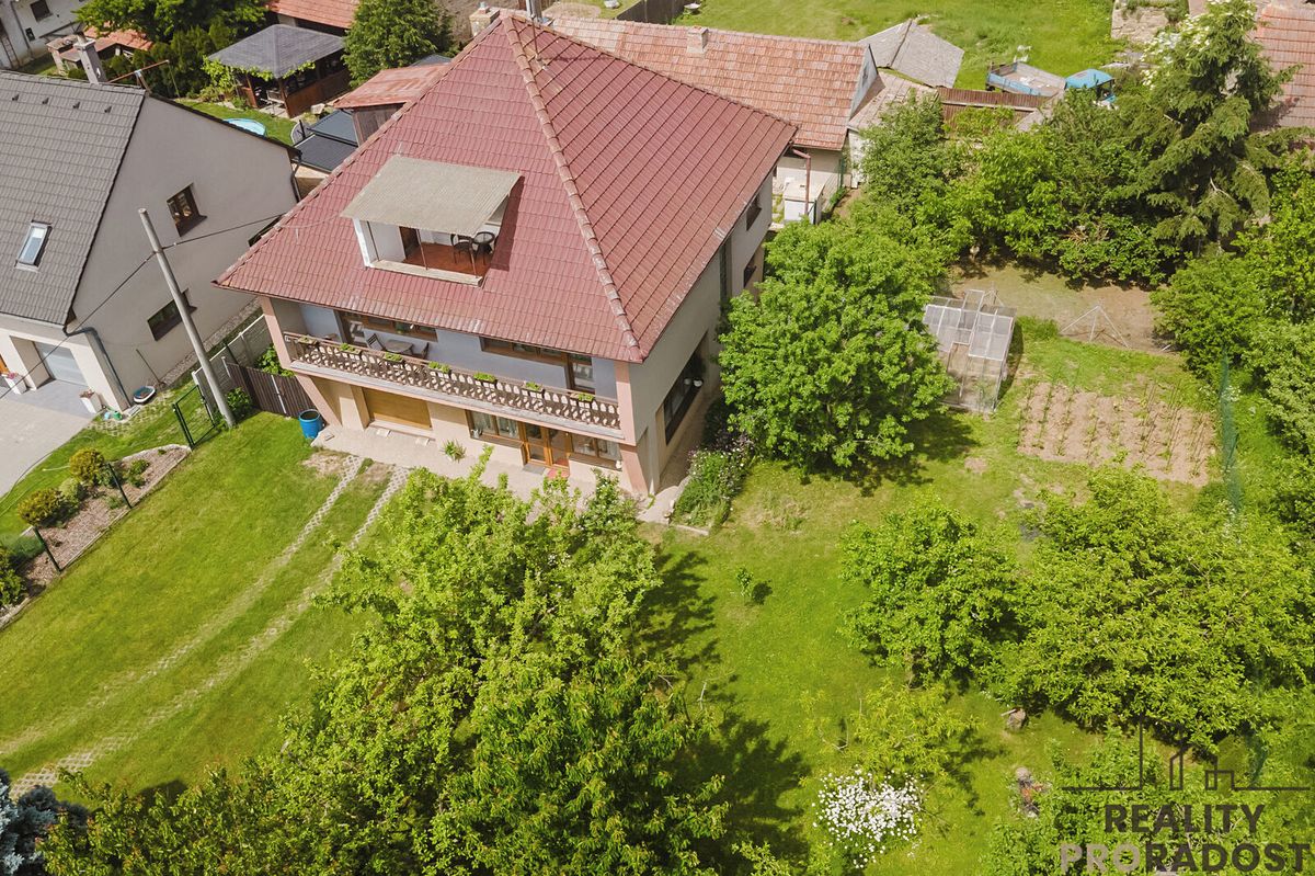 Prodej rodinného domu 200 m², pozemek 1084 m² – fotografie 5
