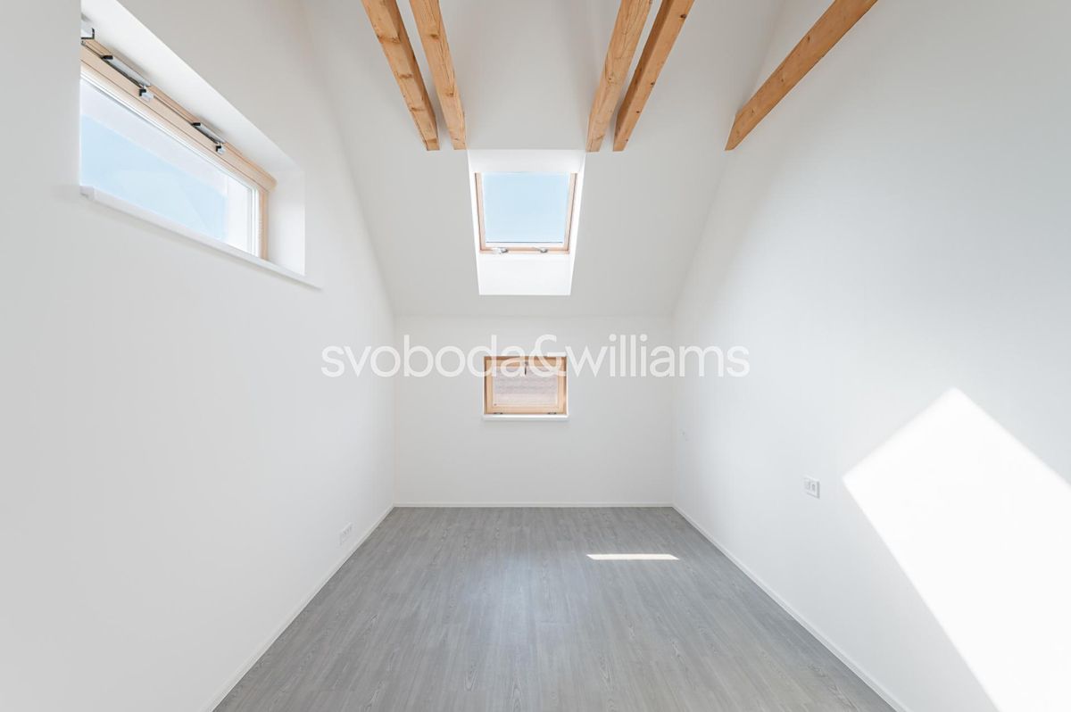 Pronájem bytu 4+kk 151 m² – fotografie 3