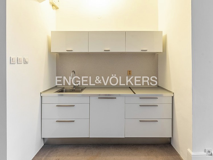 Pronájem komerčního prostoru, 77 m² (6 z 10)