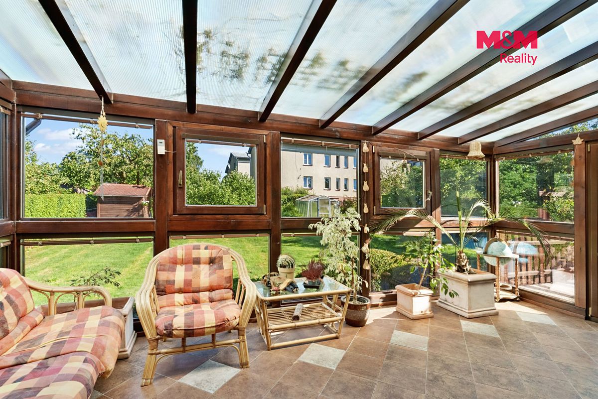 Prodej rodinného domu 205 m², pozemek 932 m² – fotografie 4