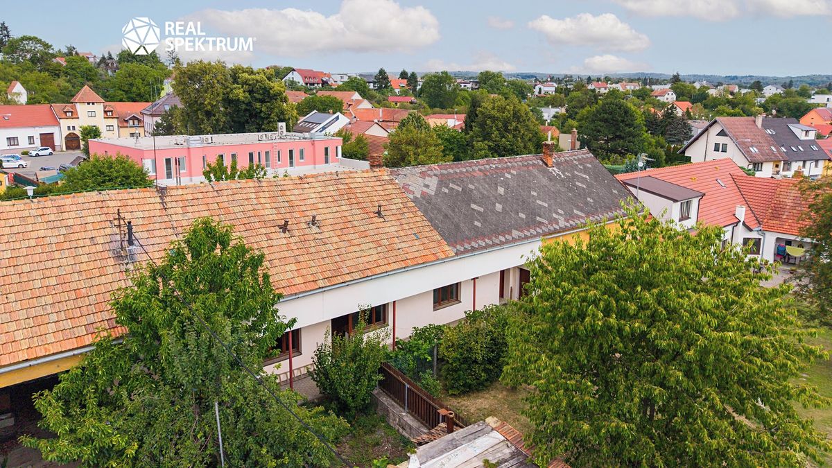 Prodej rodinného domu 300 m², pozemek 1030 m² – fotografie 4