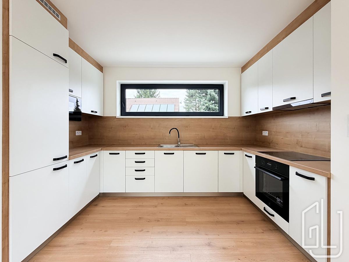 Pronájem rodinného domu 155 m², pozemek 305 m² – fotografie 4