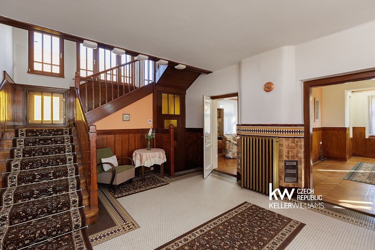 Prodej vily 194 m², pozemek 855 m² – fotografie 2