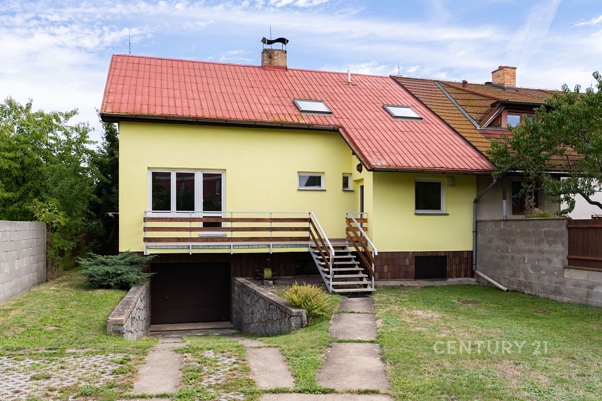 Prodej rodinného domu 193 m², pozemek 527 m² – fotografie 2