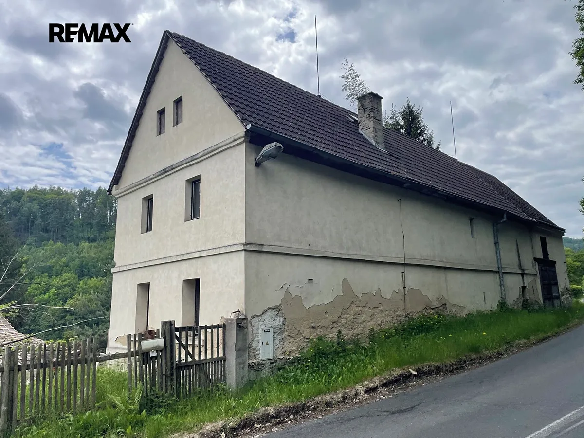 Prodej rodinného domu 377 m², pozemek 754 m²