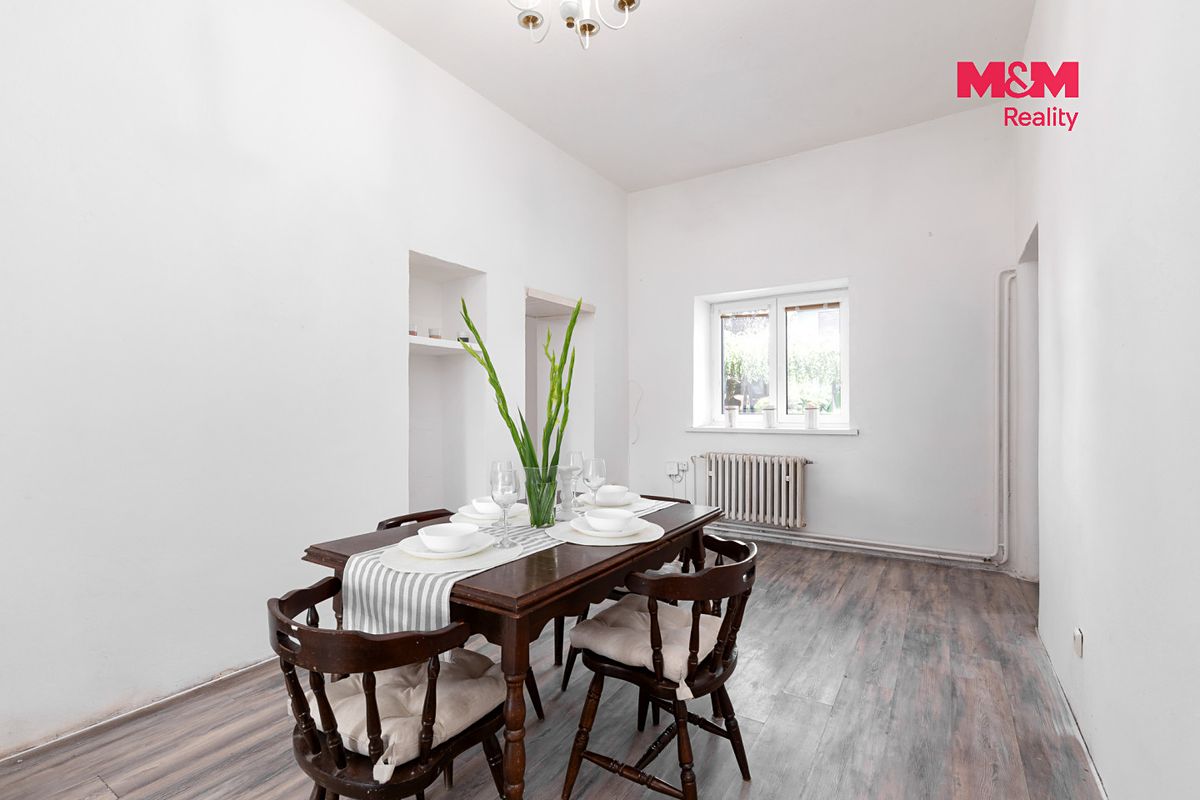 Prodej rodinného domu 300 m², pozemek 665 m² – fotografie 4