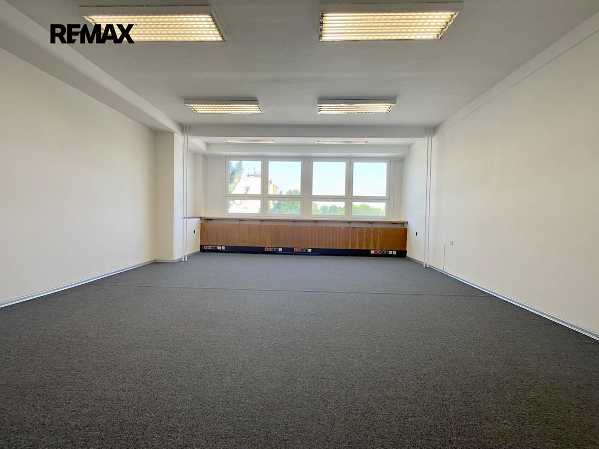 Pronájem kanceláře 44 m² – fotografie 2