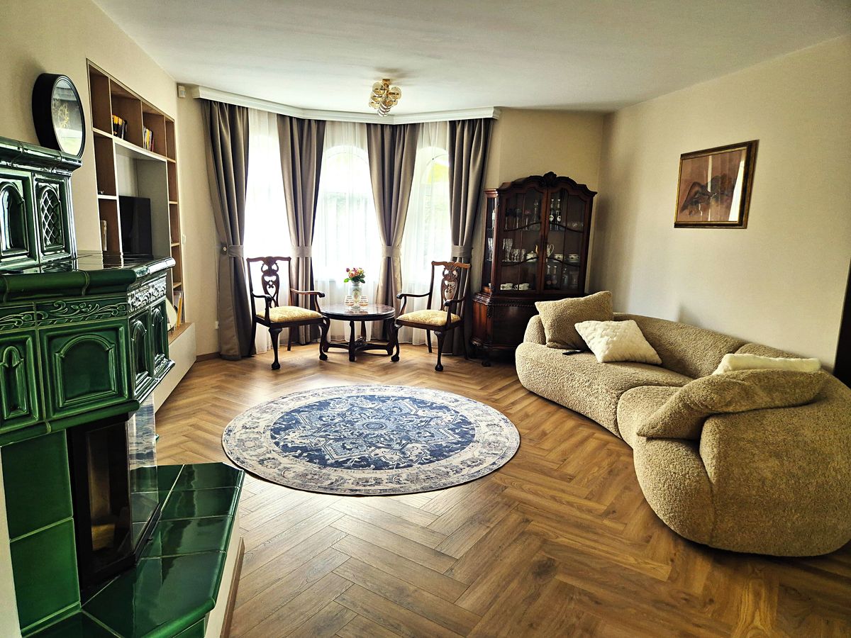 Prodej vily 335 m², pozemek 780 m² – fotografie 3