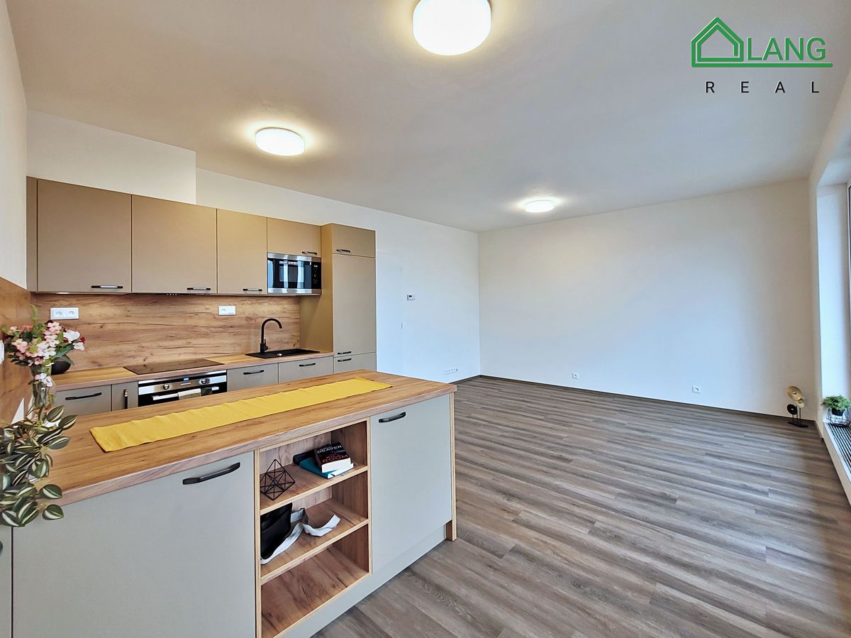 Pronájem bytu 3+kk 72 m²