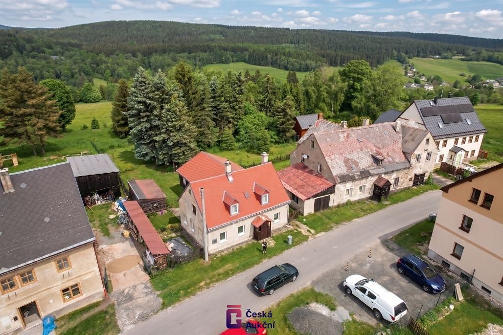 Prodej rodinného domu 293 m², pozemek 484 m² – fotografie 3