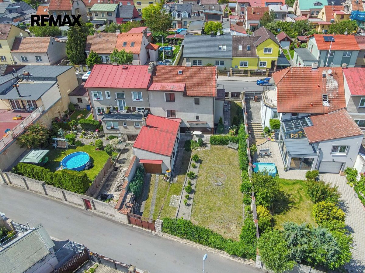 Prodej rodinného domu 220 m², pozemek 471 m² – fotografie 2