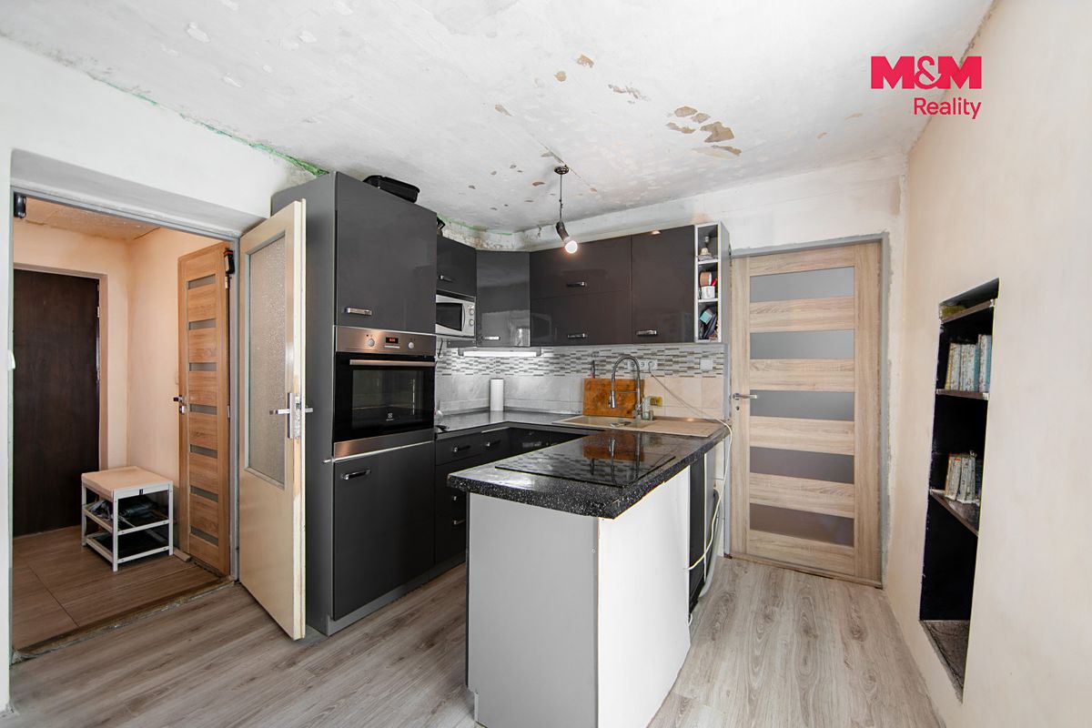 Prodej rodinného domu 163 m², pozemek 589 m² – fotografie 2