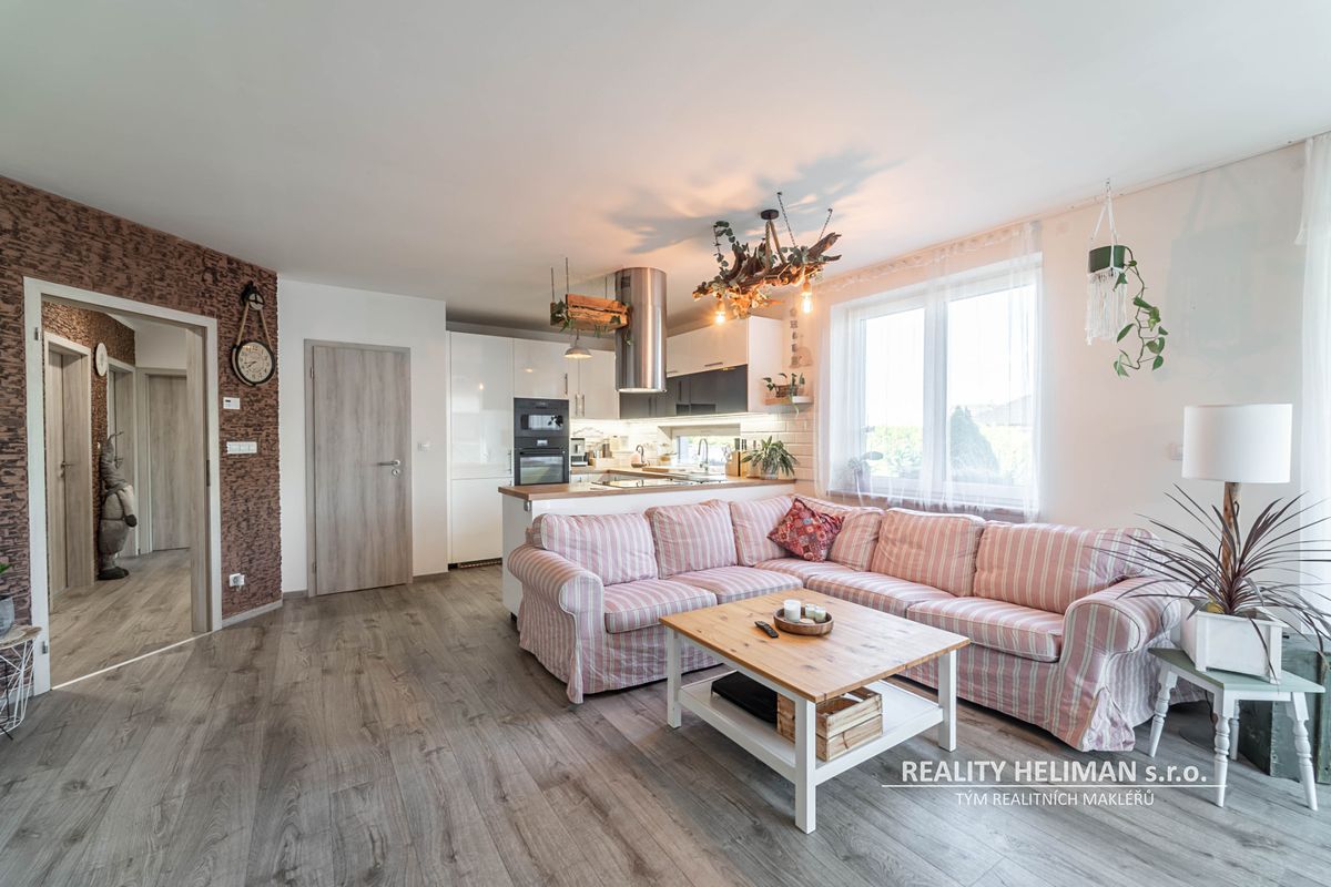 Prodej rodinného domu 130 m², pozemek 749 m² – fotografie 4