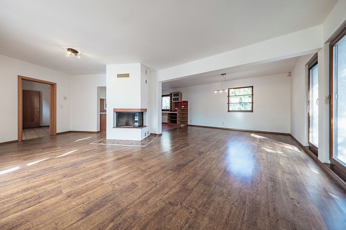 Prodej rodinného domu 368 m², pozemek 960 m² – fotografie 4