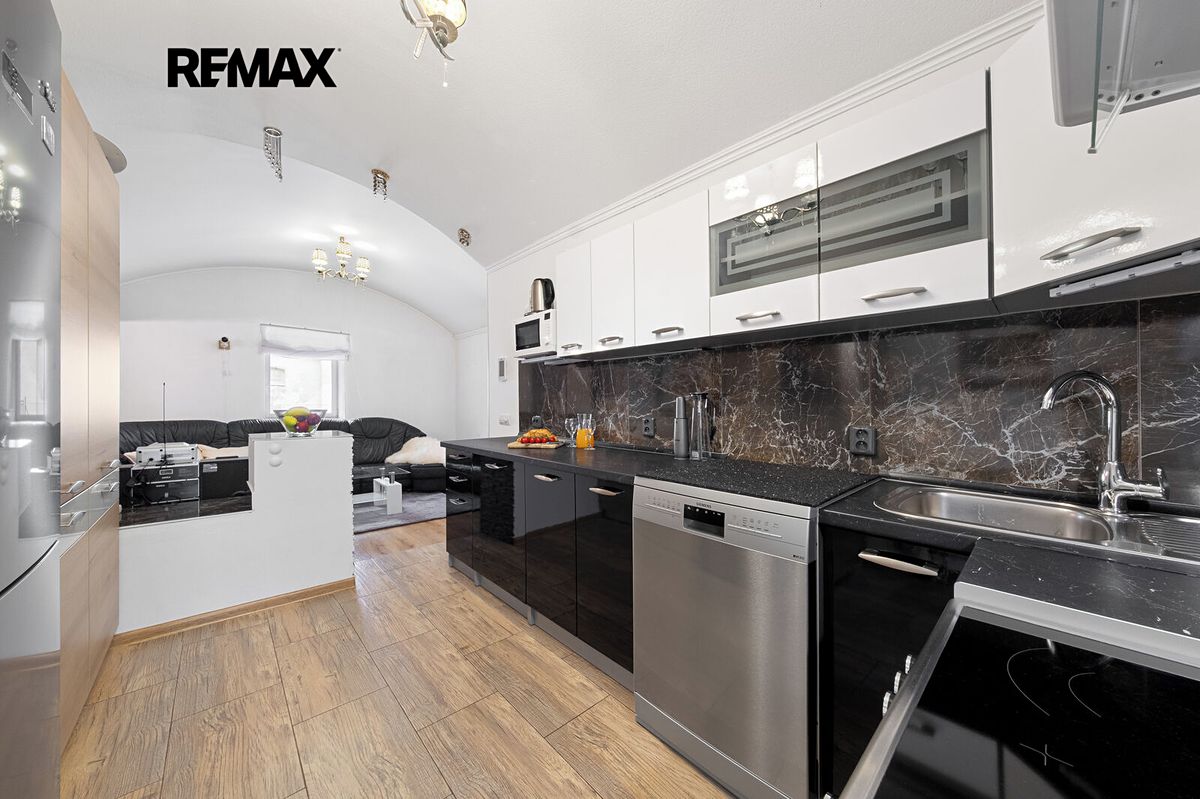 Prodej rodinného domu 104 m², pozemek 862 m² – fotografie 2