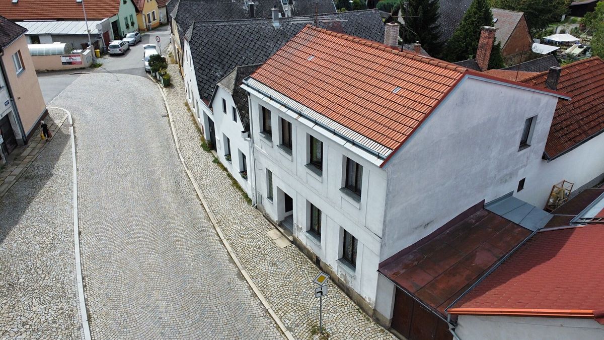 Prodej rodinného domu 188 m², pozemek 640 m² – fotografie 2