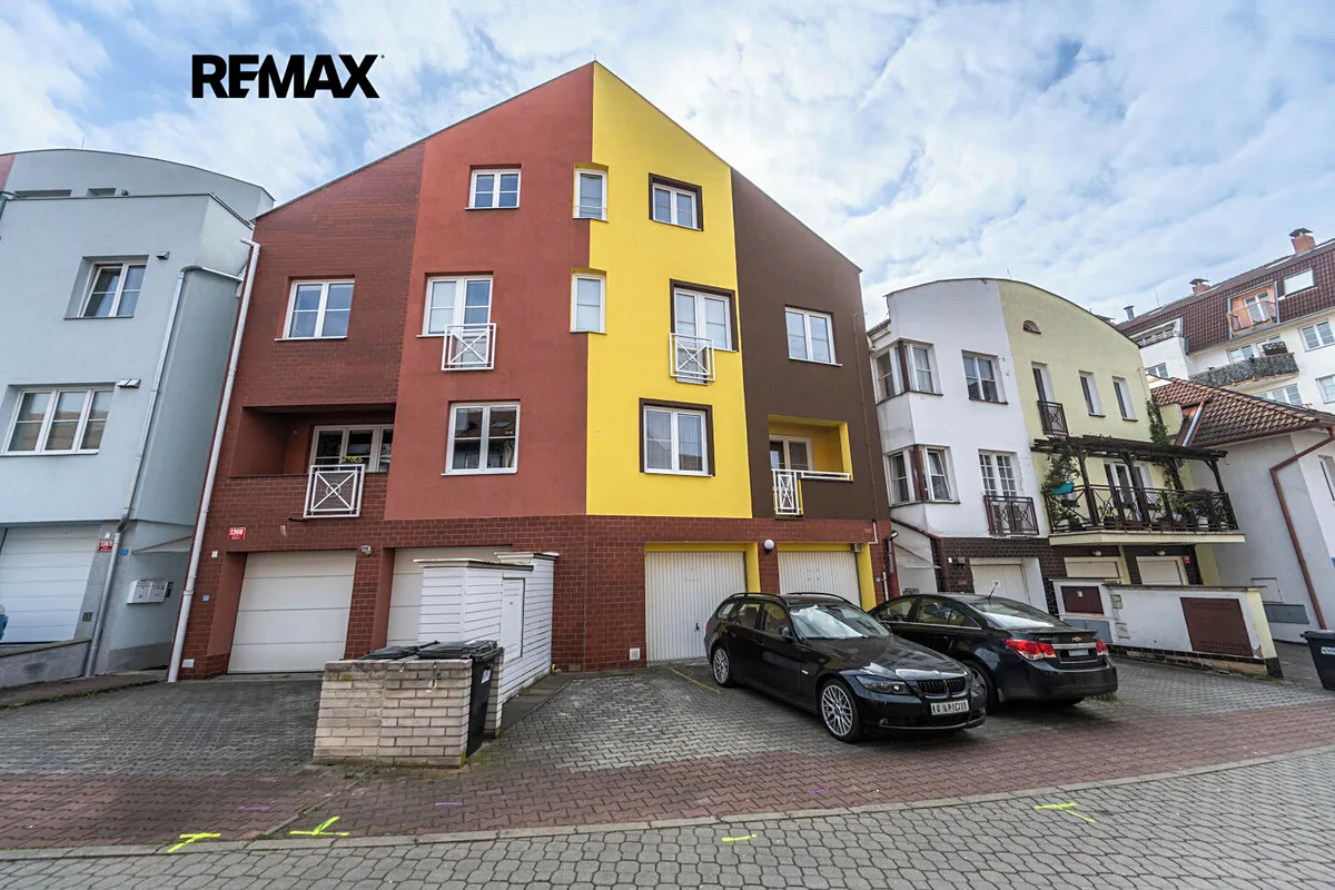Prodej rodinného domu 330 m², pozemek 183 m²