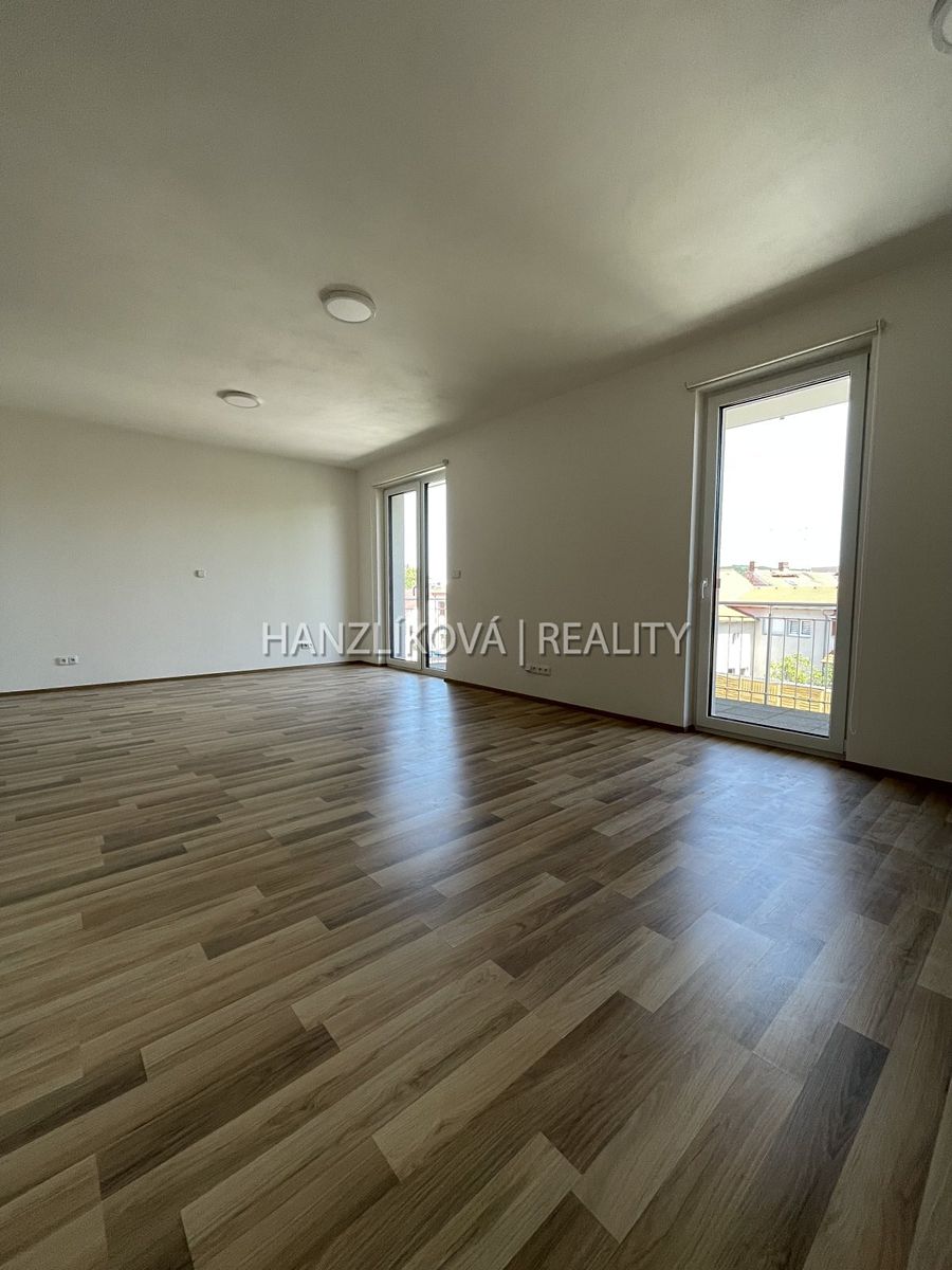 Pronájem bytu 2+kk 52 m² – fotografie 4