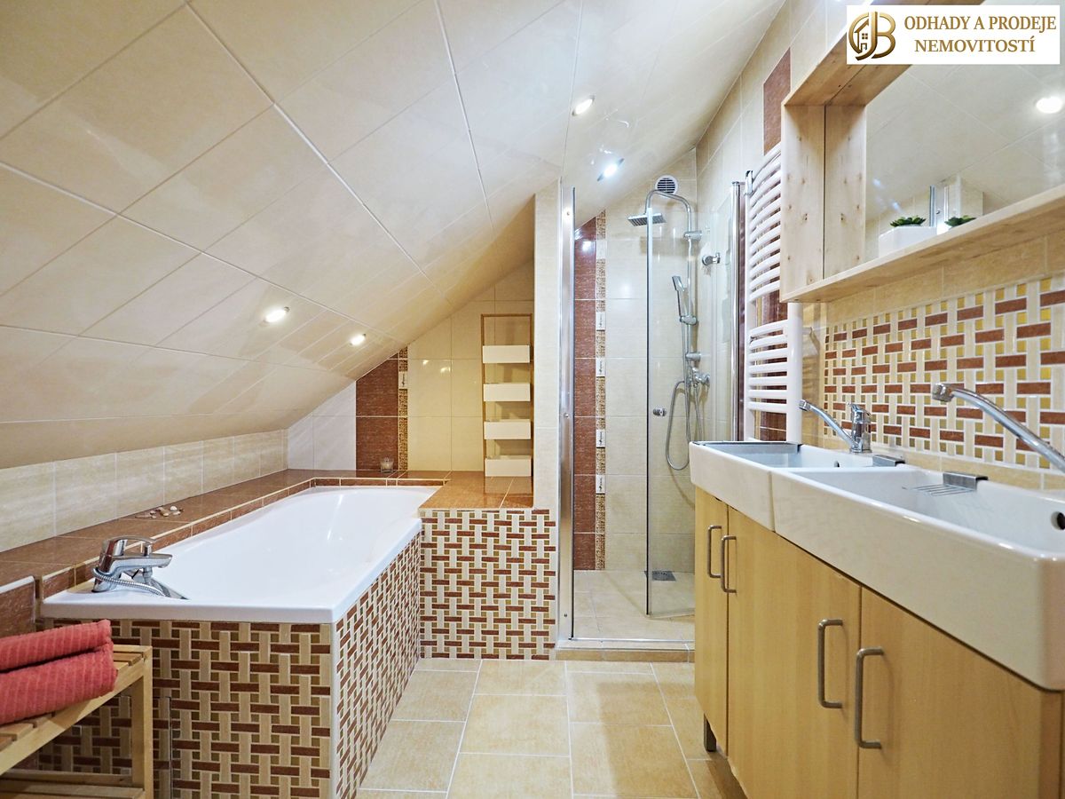 Prodej rodinného domu 170 m², pozemek 1110 m² – fotografie 3