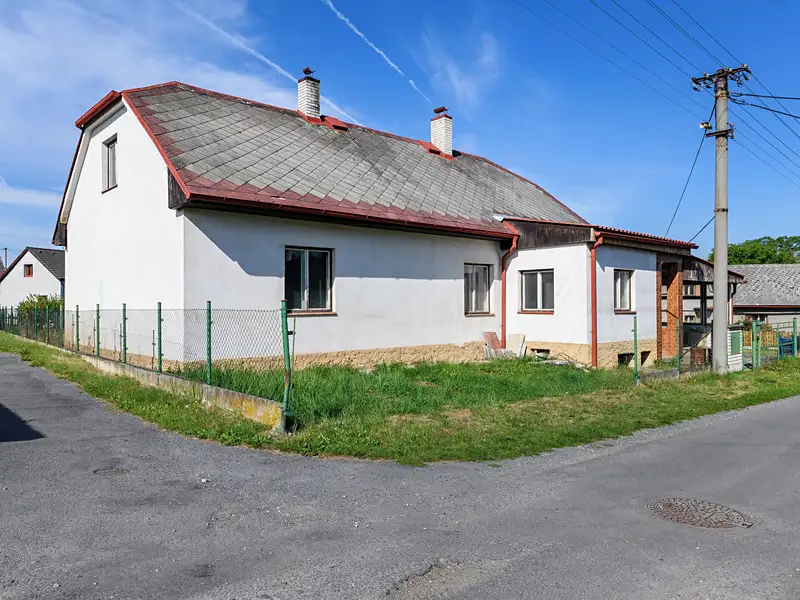 Prodej rodinného domu 218 m², pozemek 567 m², Dobřív – náhled fotky 1