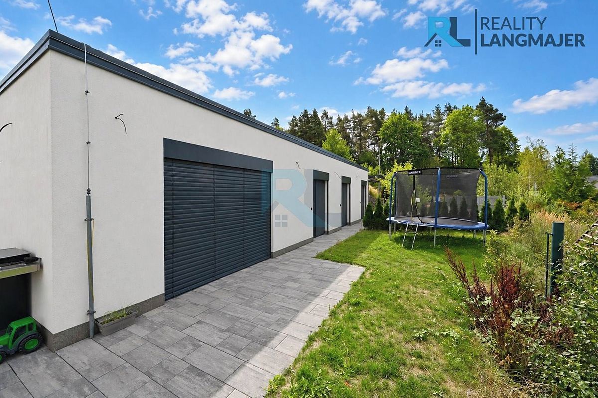 Prodej rodinného domu 114 m², pozemek 659 m² – fotografie 2