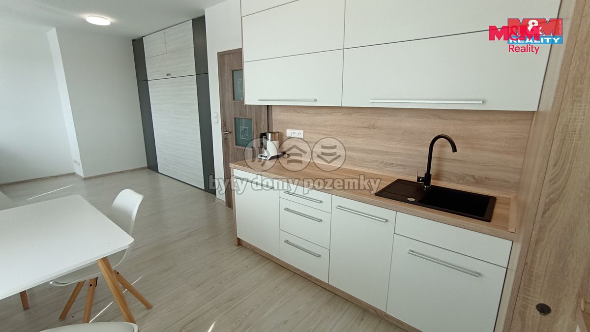 Pronájem bytu 1+kk 34 m² – fotografie 5