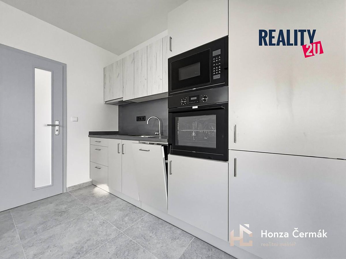 Pronájem bytu 1+kk 29 m² – fotografie 3