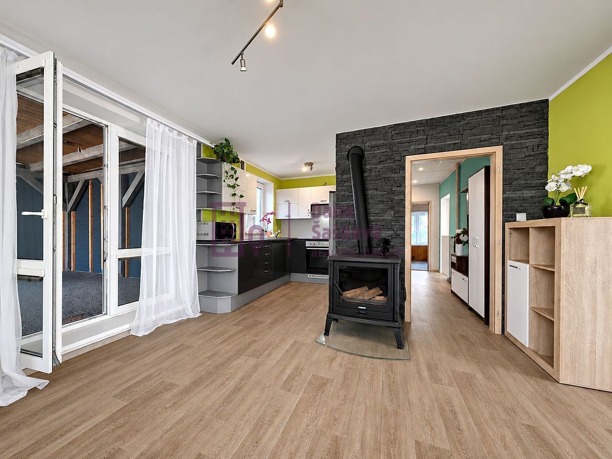 Prodej rodinného domu 230 m², pozemek 1072 m²