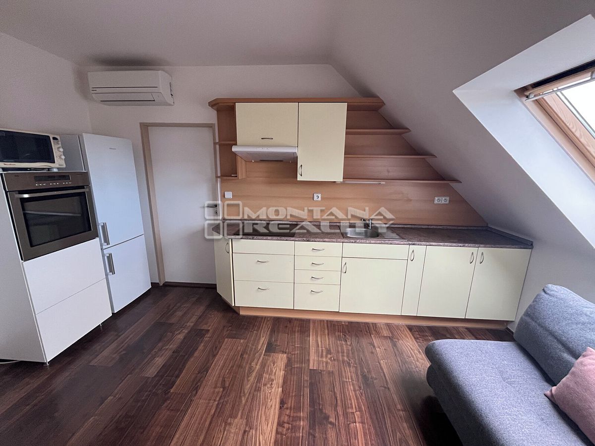 Pronájem bytu 2+kk 48 m² – fotografie 2