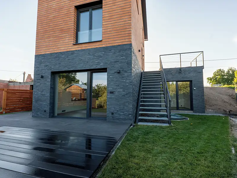 Prodej rodinného domu 140 m², pozemek 374 m², Hradec Králové – náhled fotky 2